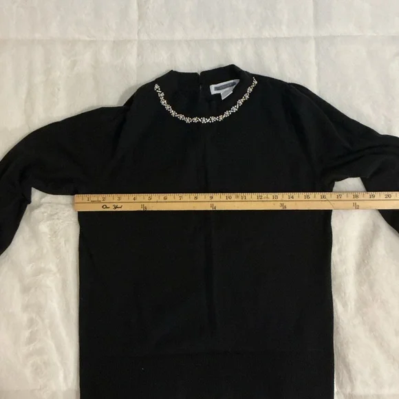 Elegant Black Women's sweater Top - Picture 5 of 9